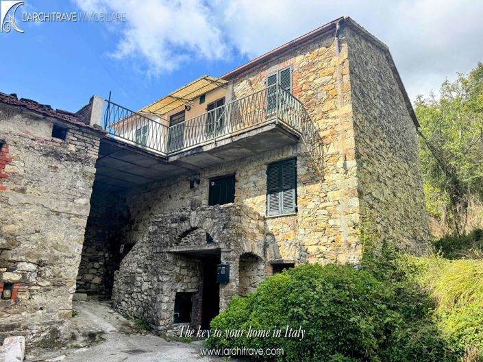 Bagnone, House