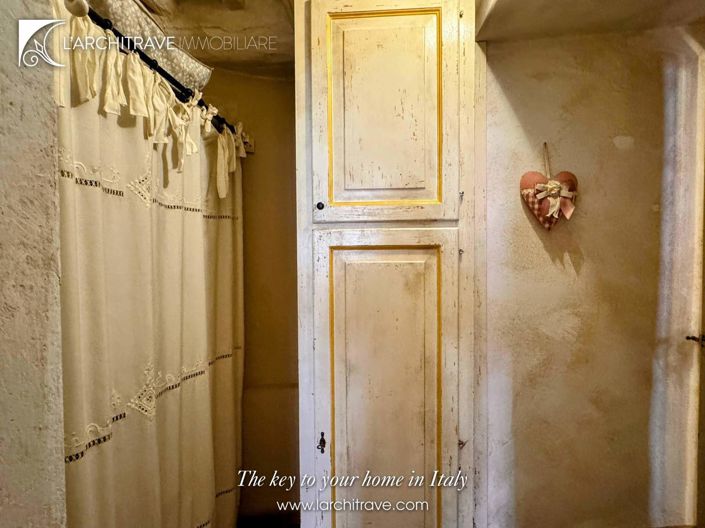 Image No.17-1 Bed House for sale