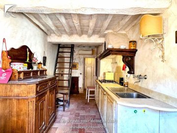 e227f915-7e19-3bf1-5354-729d146f3e91