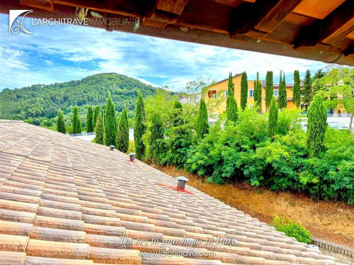 Image No.1-3 Bed House for sale