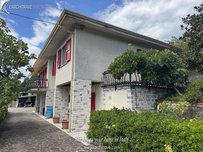 Image No.2-3 Bed Villa for sale