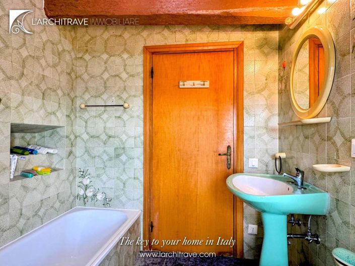 Image No.18-2 Bed House for sale