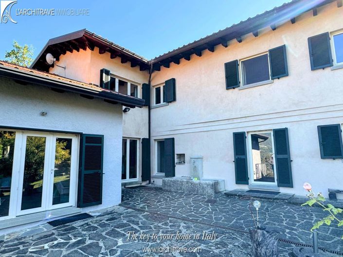 Image No.2-5 Bed House for sale