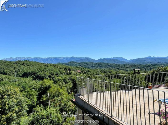 Image No.2-4 Bed House for sale