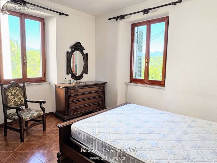 Image No.7-4 Bed House for sale