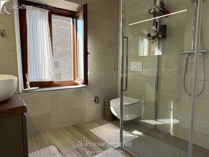 Image No.10-2 Bed House for sale