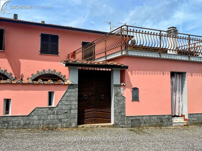 Image No.1-5 Bed House for sale