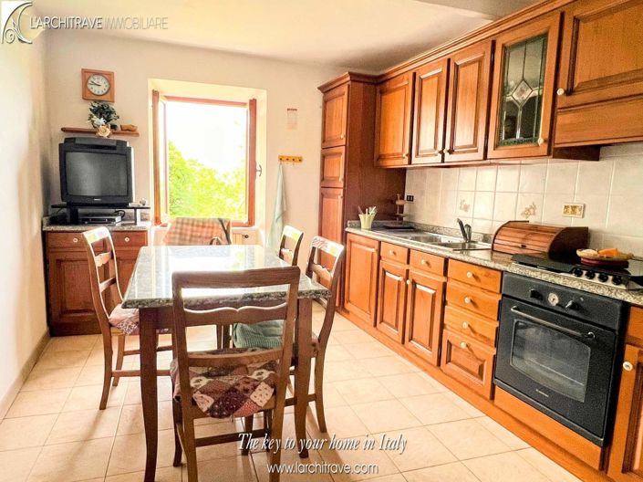 Image No.4-5 Bed House for sale