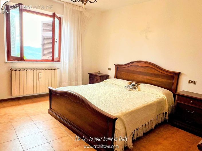 Image No.7-5 Bed House for sale