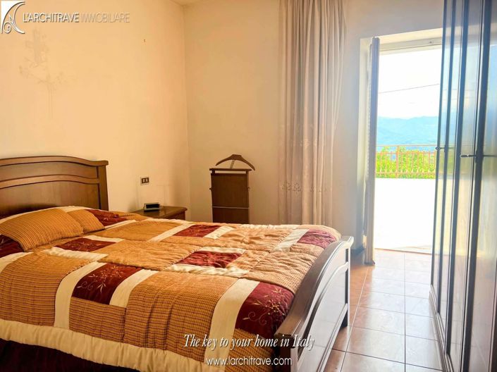 Image No.9-5 Bed House for sale