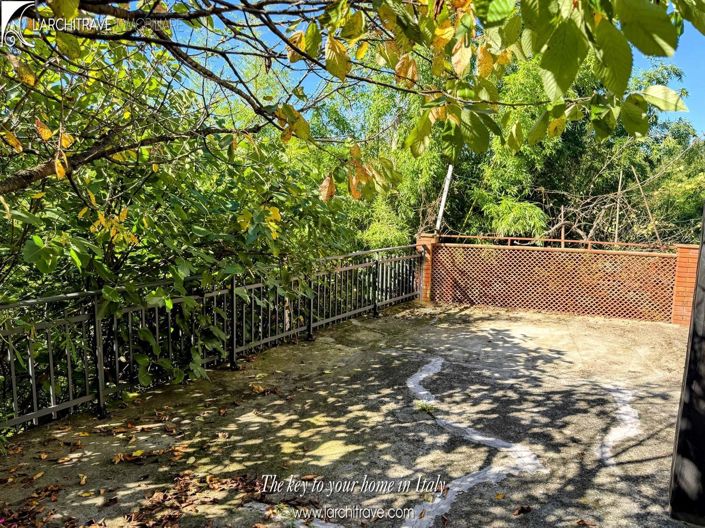 Image No.11-3 Bed House for sale