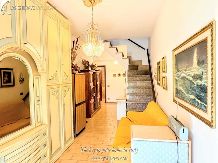 Image No.8-3 Bed House for sale