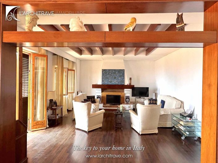 Image No.2-4 Bed Villa for sale