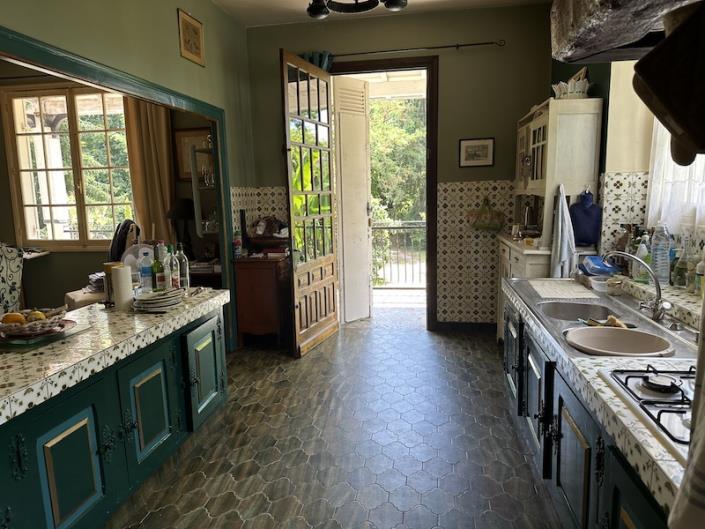 Image No.2-6 Bed House for sale