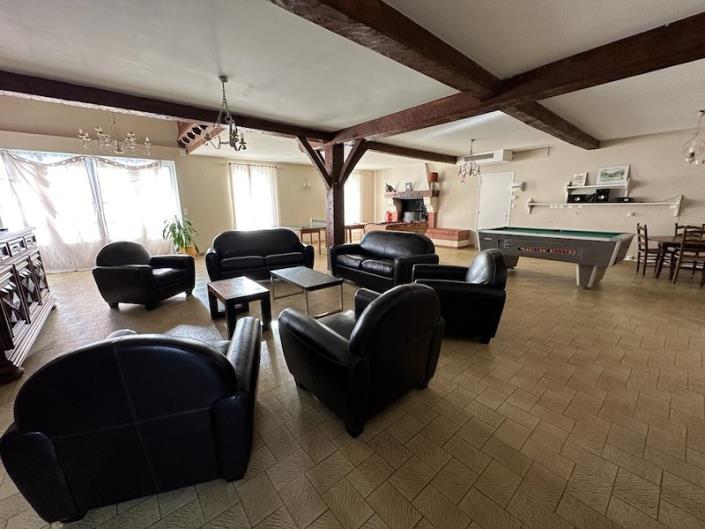 Image No.2-18 Bed Commercial for sale