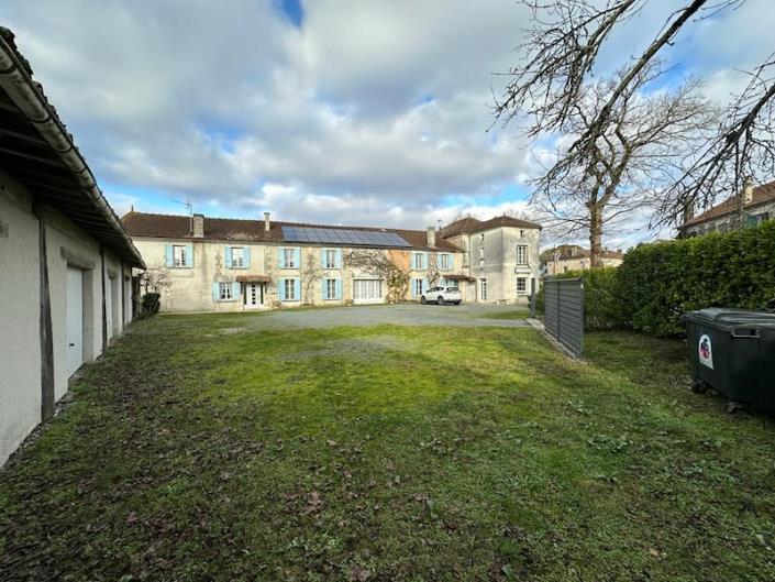 Image No.14-18 Bed Commercial for sale