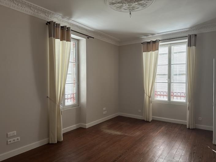 Image No.8-6 Bed House for sale