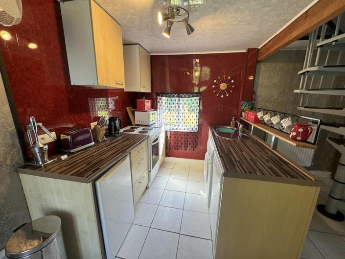 Image No.6-6 Bed House for sale