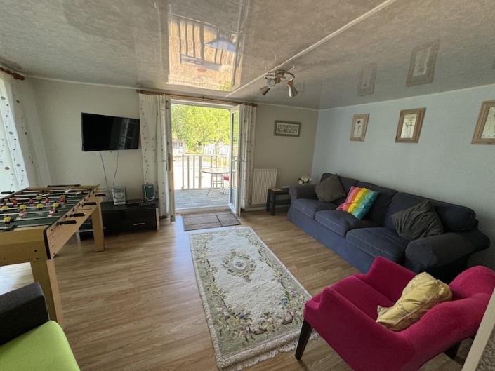 Image No.8-6 Bed House for sale