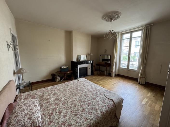 Image No.7-5 Bed House for sale