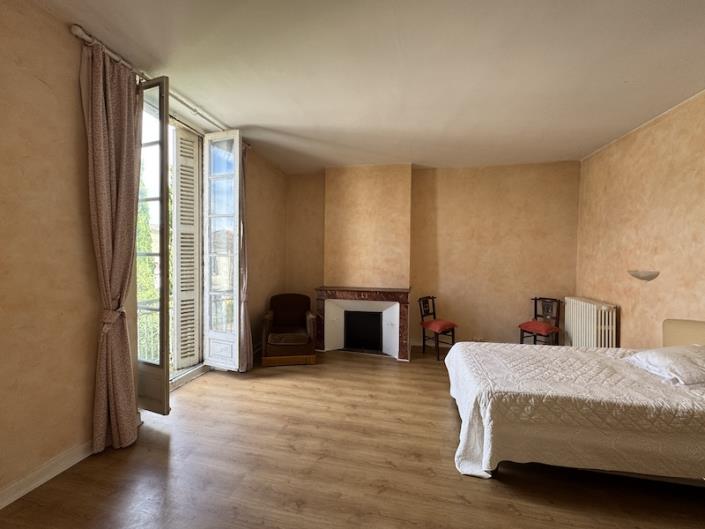 Image No.8-5 Bed House for sale