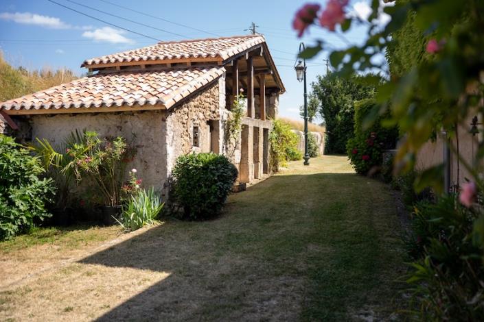 Image No.3-2 Bed Country Property for sale