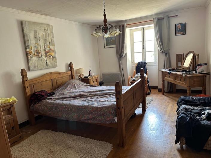 Image No.6-4 Bed House for sale