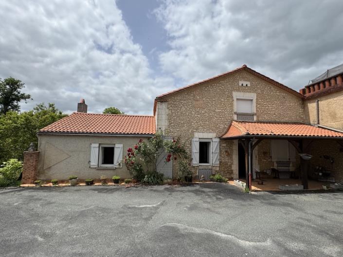 Image No.1-4 Bed House for sale