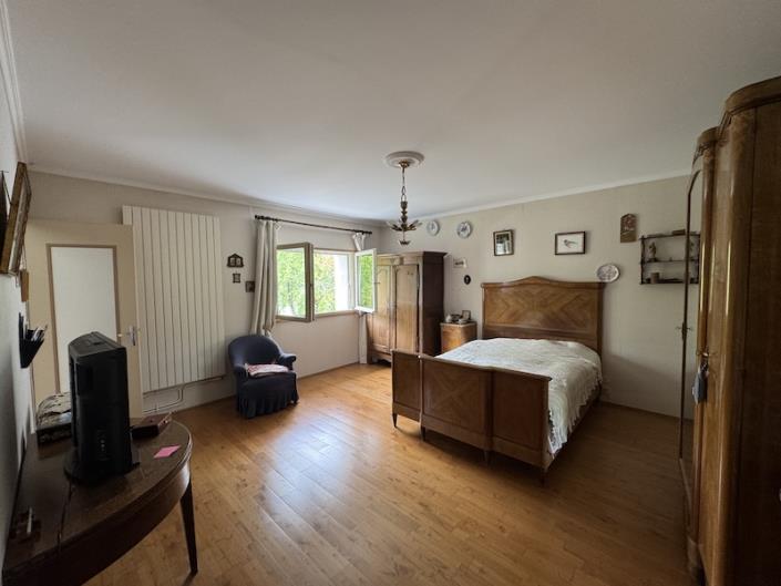 Image No.9-4 Bed House for sale