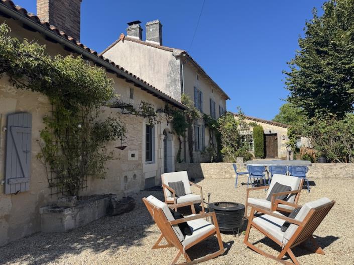 Image No.1-7 Bed Country House for sale