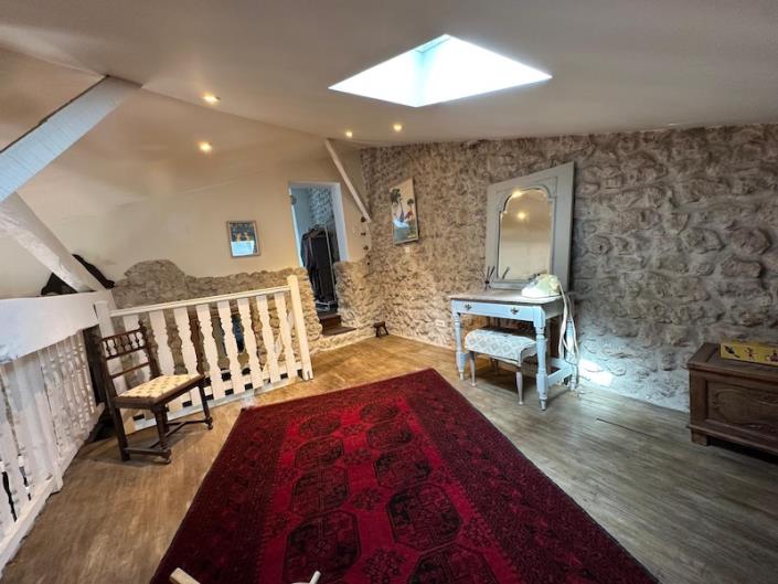 Image No.6-2 Bed House for sale