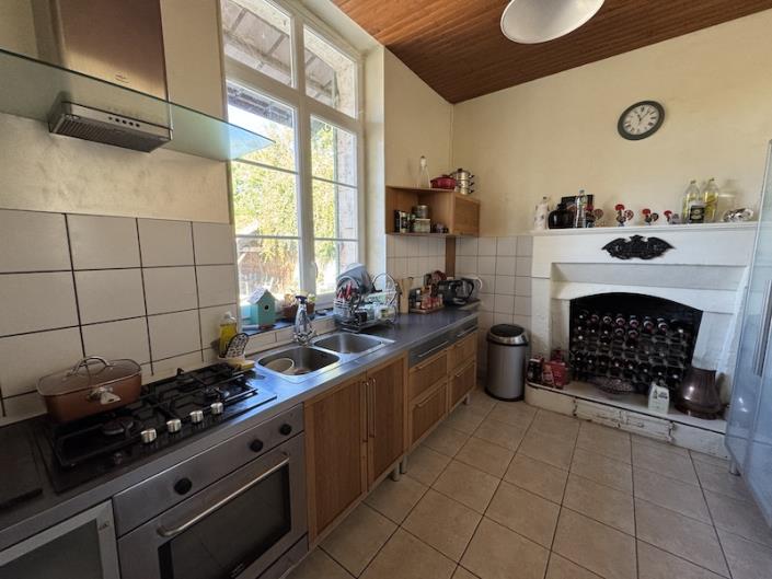 Image No.4-5 Bed Chateaux for sale