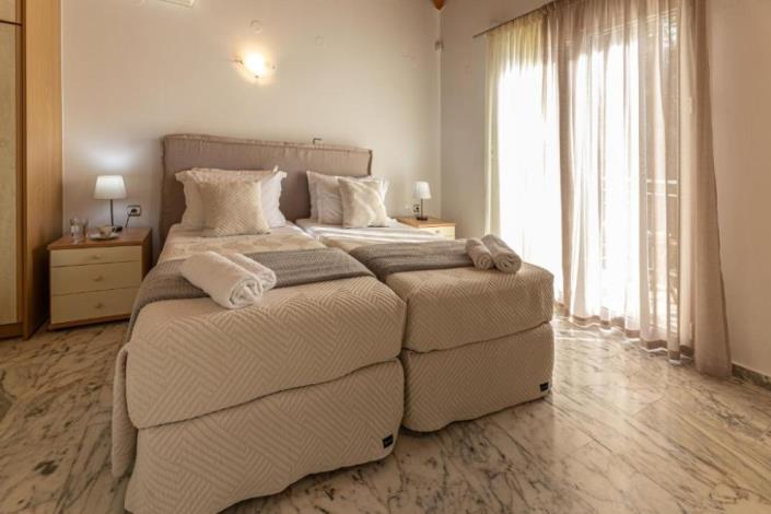 Image No.12-2 Bed Villa for sale