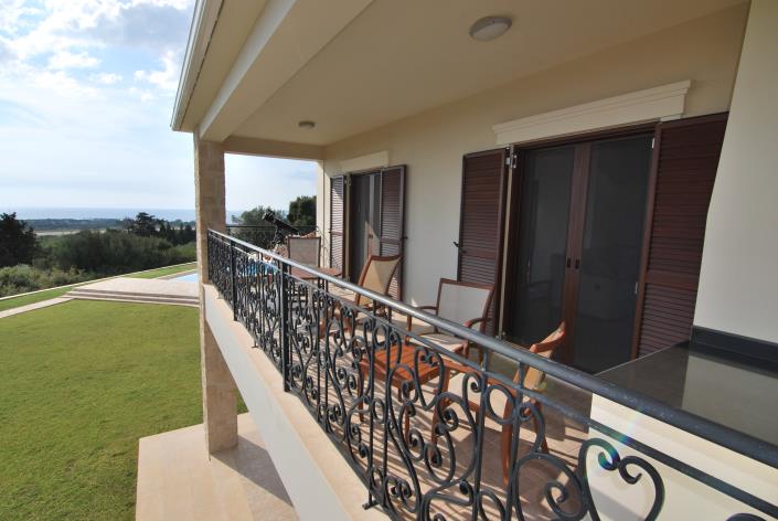 Image No.19-3 Bed Villa for sale