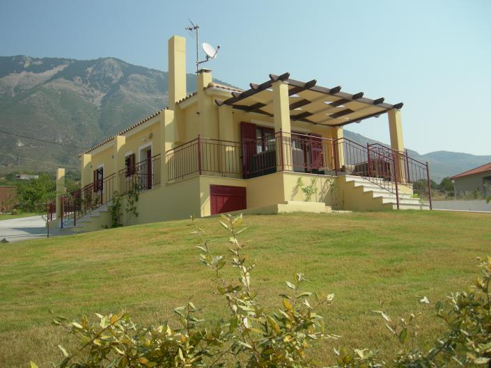 Image No.10-8 Bed Property for sale