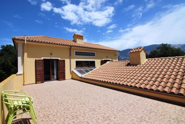 Image No.8-5 Bed House for sale