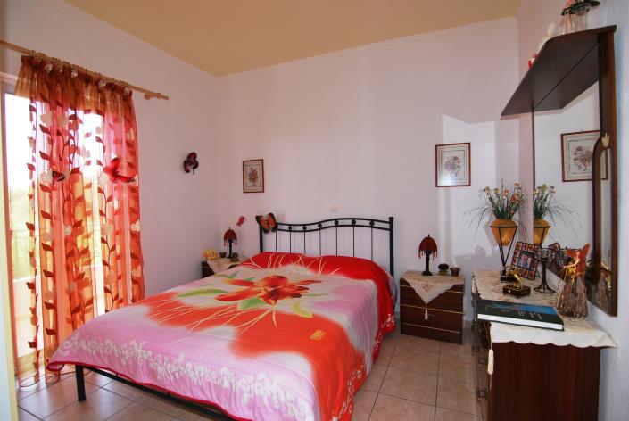 Image No.10-2 Bed Property for sale