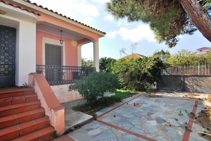 Image No.1-3 Bed Villa / Detached for sale