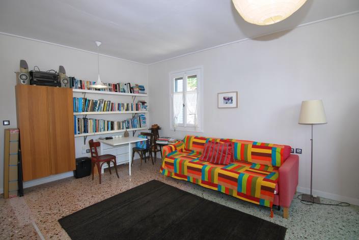 Image No.8-2 Bed House for sale