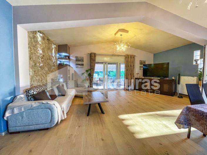 Image No.9-5 Bed House for sale