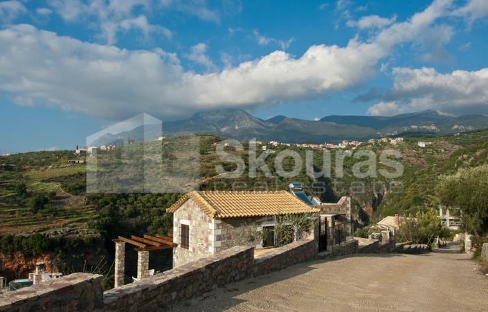 Image No.5-2 Bed House for sale