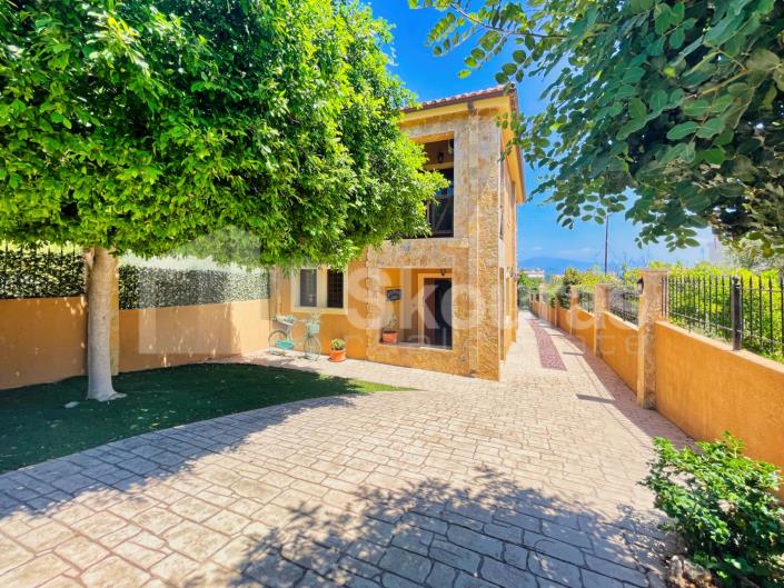 Image No.1-5 Bed House/Villa for sale
