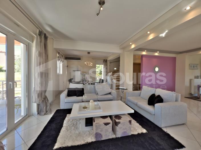 Image No.10-3 Bed House for sale