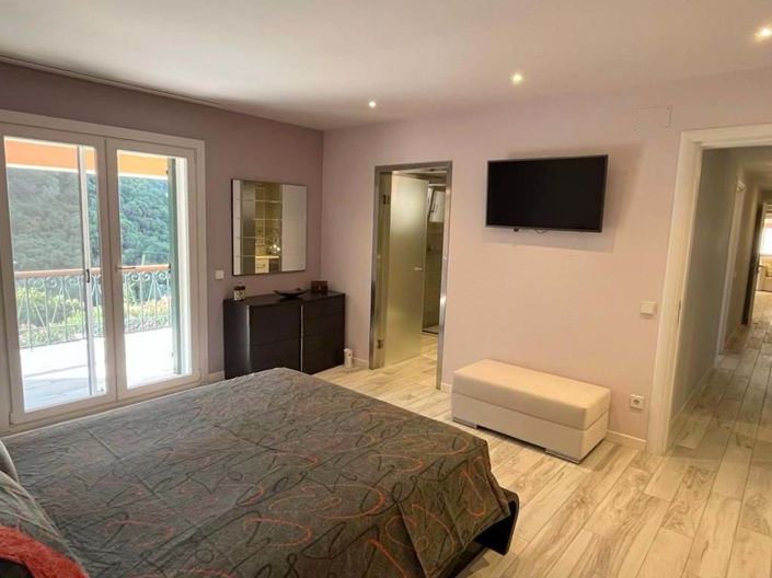 Image No.18-4 Bed House for sale