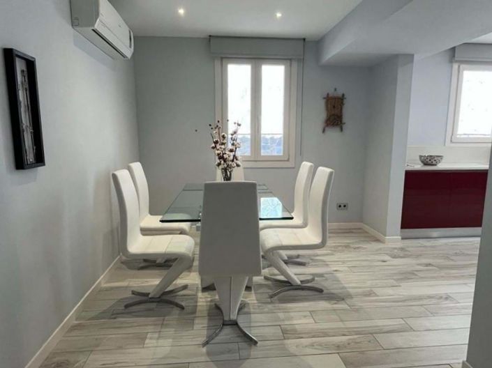 Image No.8-4 Bed House for sale