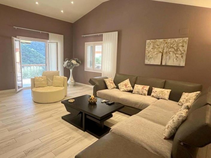 Image No.9-4 Bed House for sale