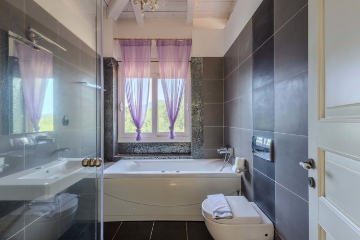 Image No.20-4 Bed House for sale