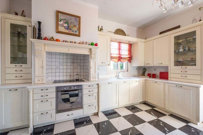 Image No.7-4 Bed House for sale