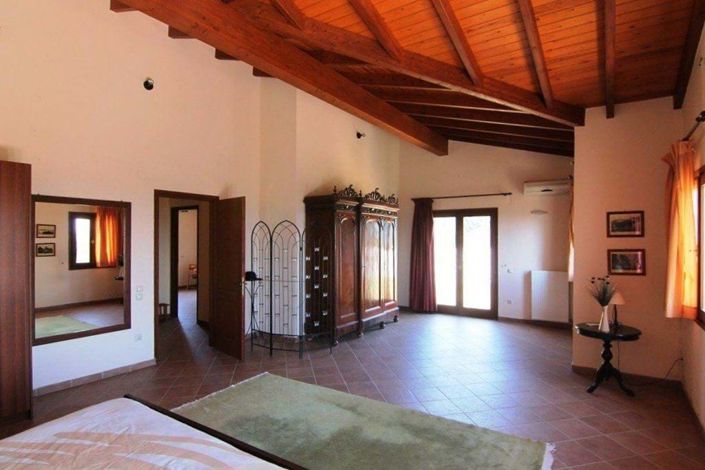 Image No.17-4 Bed House for sale