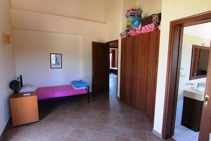 Image No.18-4 Bed House for sale